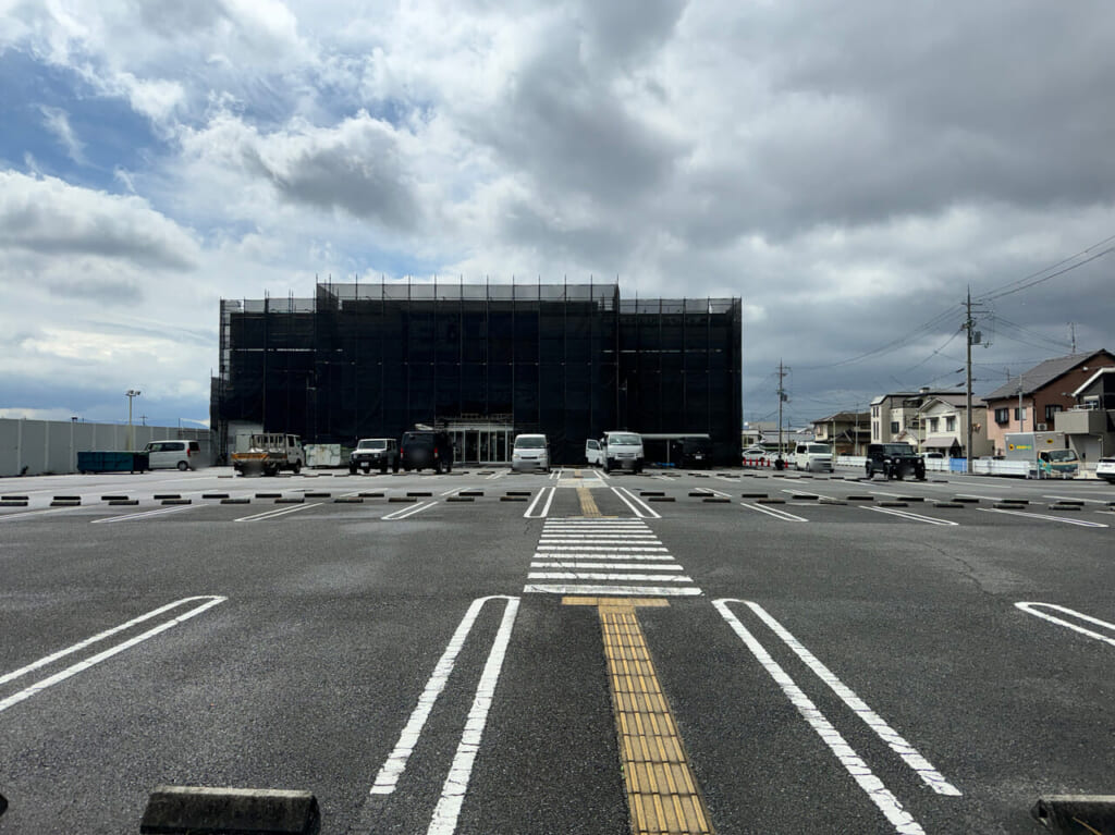 エディオン　工事中